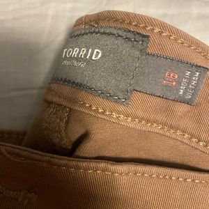 Torrid khaki capris